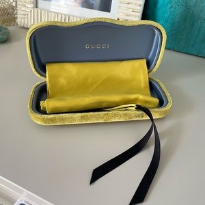 New Gucci Glasses case with satin traveling bag
